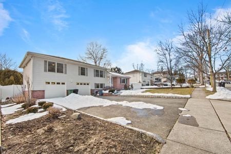 44 Double wide driveway and 2 car garage at 206 Harwood Pl, Paramus, NJ 07652