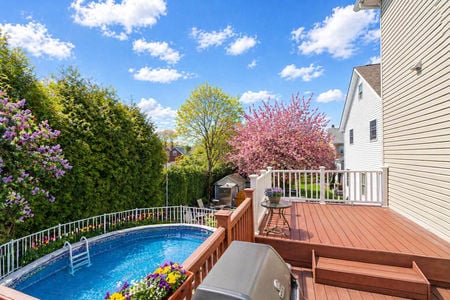 6 Back yard of a house in Lyndhurst NJ Proper-17