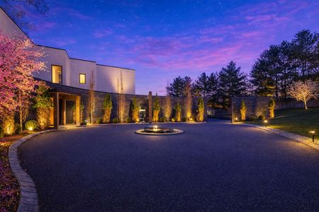 6 Driveway Roundabout at 470 Anderson Ave