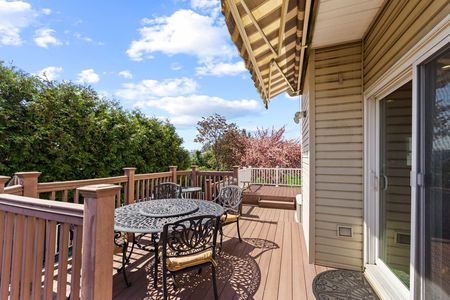 8 Big deck with seating at a 2fam in Lyndhurst NJ Proper-19