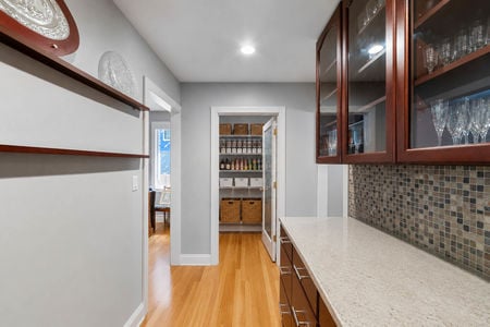 10 290 Dunkerhook Pantry