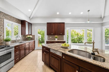 12 290 Dunkerhook Kitchen2