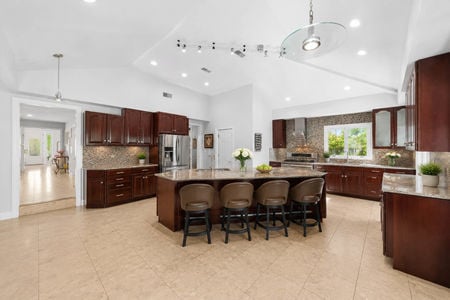 15 290 Dunkerhook Full Kitchen
