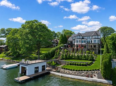 17 new seawall & boathouse