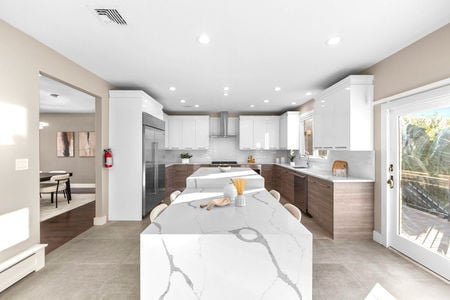 18 Kitchen w 2 tier island
