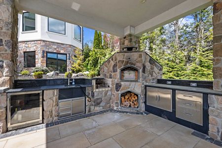 18 Outdoor Kitchen