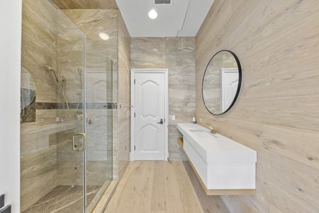 21 Bull bath on main level at 142 Hoover dr in Cresskill NJ Proper