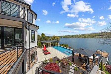 21 Lake Views