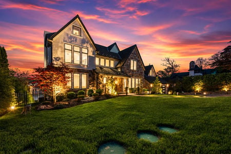 24 Font lawn of 31 Island Trail