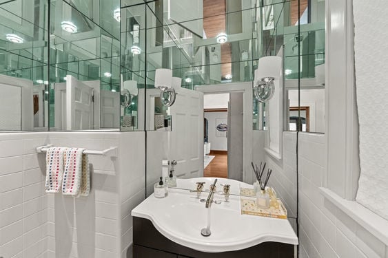 25 Powder Room