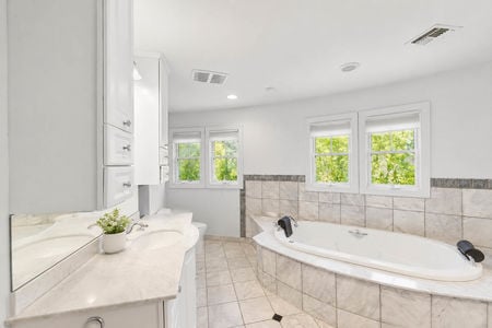 26 290 Dunkerhook Primary bath