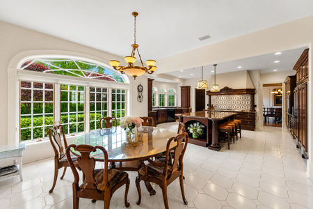 30 Breakfast nook at high point