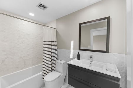 33 Full Bath w Porcelanosa