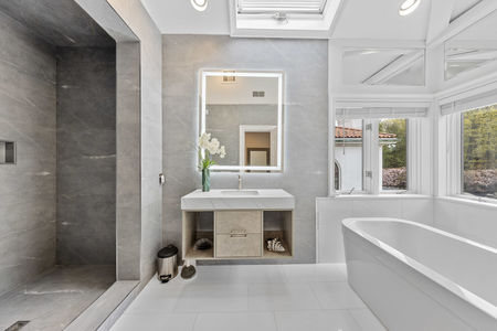36 ensuite bath at 142 Hoover dr in Cresskill NJ Proper