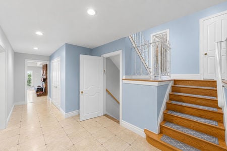 38 Hallway at 290 Dunkerhook