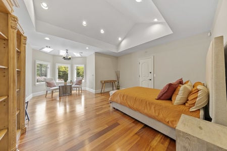 39 tray ceiling in bedroom suite