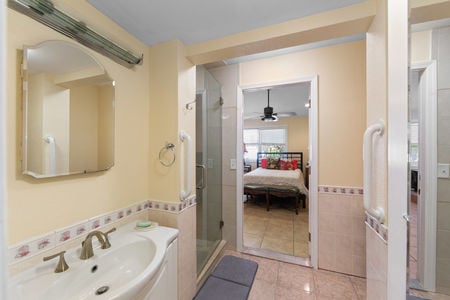 40 Full Bath at 290 Dunkerhook Paramus NJ
