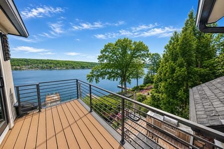 46 31 Island Trail Sparta NJ master deck 2nd Level