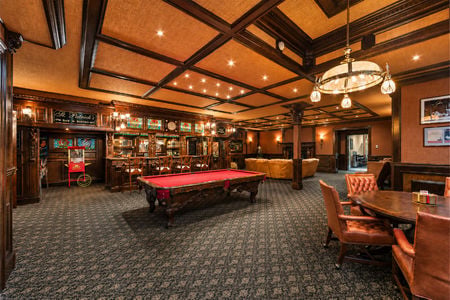 47. Gentelmen's Club