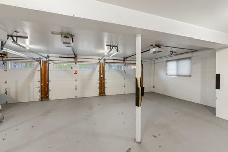 49 3 Car Garage in Fort Lee Bluffs