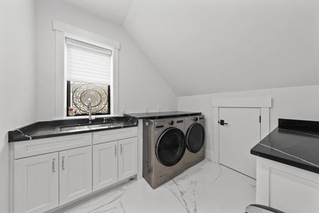 49 31 Island Trail Sparta NJ laundry 2nd Level
