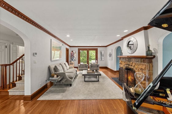 9 Large family room in tenafly nj proper