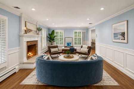 10. 18 Monument Coastal chic living room design
