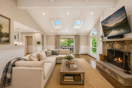 13. 18 Monument Cozy modern farmhouse living room