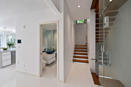 15-31 Casta Modern clean entry hall and stairs