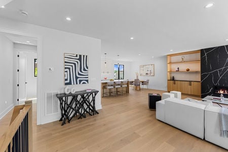 15. 401 Grand Ave Townhouse Entry