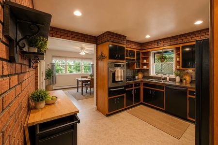 17. 135 Skyline Lakes Drive Open kitchen and dining area