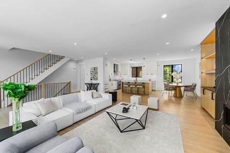 18. 401 Grand Ave Modern Living room