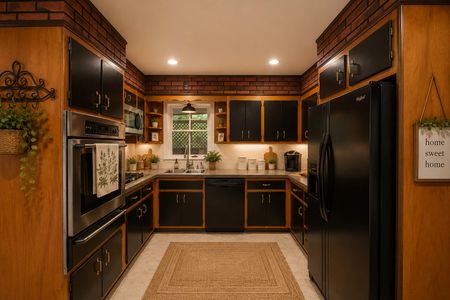19. 135 Skyline Lakes Dr. Cozy retro-modern kitchen with greenery