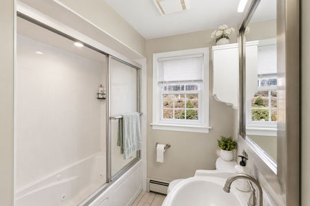 19. 224 US-206 Chester Modern bathroom with natural light