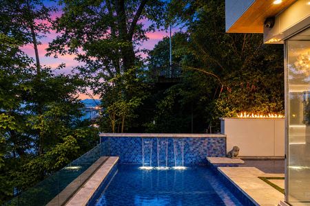 19-31 Casta Twilight luxury retreat with infinity pool
