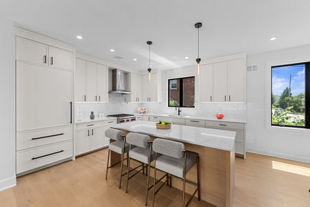 20. 401 Grand Ave. Modern Kitchen