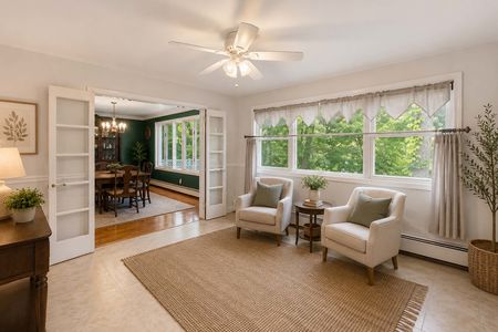 21. 135 Skyline Lakes Dr. Cozy sunroom with natural light