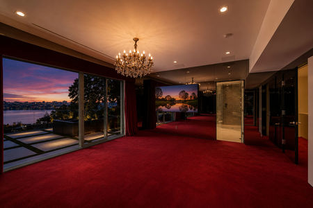 22-31 Casta Luxurious bedroom with sunset view