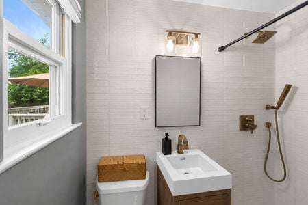 22 34 Middletown Rd Montvale Bathroom-1