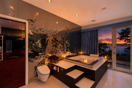 25-31 Casta Luxurious bathroom with sunset city view