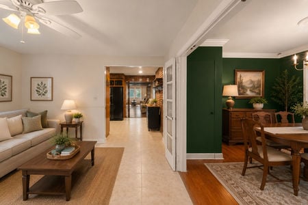 27. 135 Skyline Lakes Dr. Bright open-plan home interior