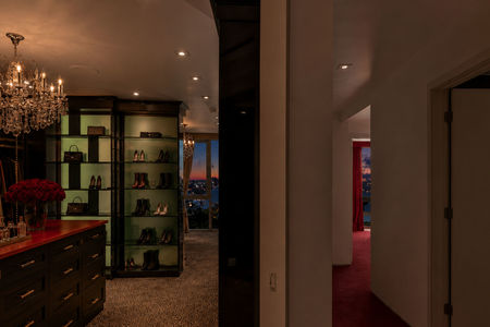 27-31 Casata Elegant walk-in closet with city view
