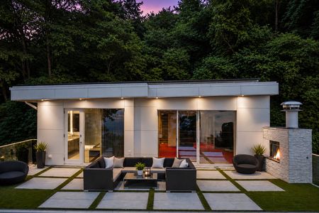 30-31 Casta Modern house at dusk