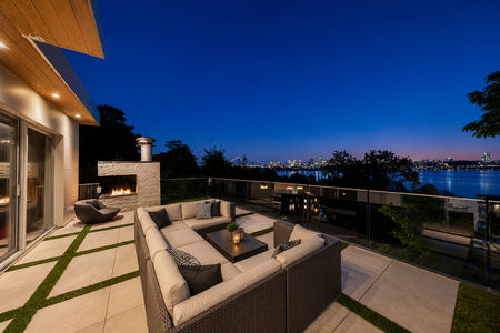 32-31 Casta Modern terrace with city skyline view