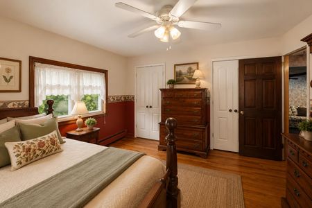 33. 135 Skyline Lakes Drive Floral accents