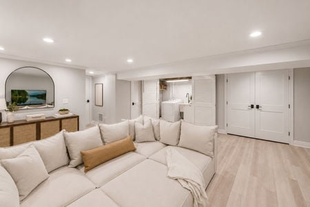 34 34 Middletown Rd. Monntvale Cozy minimalist basement lounge space