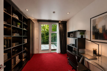 36-31 Casta Modern study with a green outlook