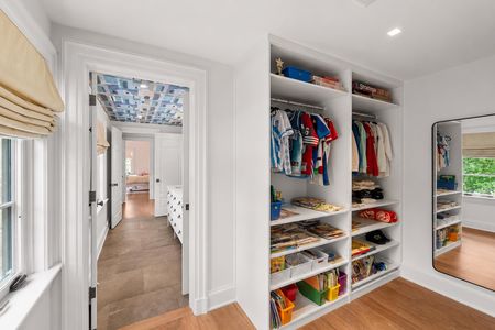 38 548 Sylvan Pl Modern home hallway with organized closet