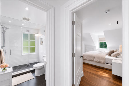 41 548 Sylvan Pl Minimalist hallway with modern bathroom and bedroom