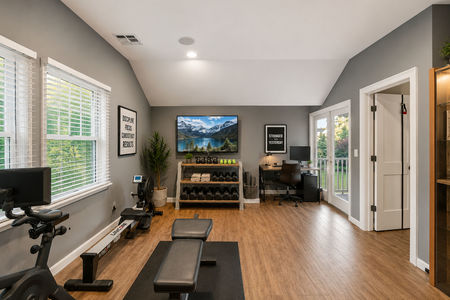 43. 18 Monument Modern gym and office fusion